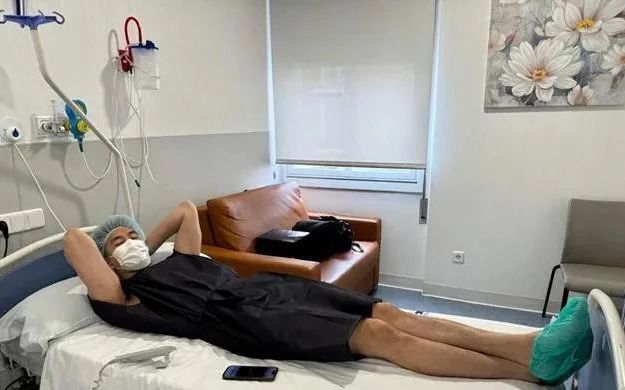 郭艾倫在社交媒體上曬出了自己在西班牙一家私人診所接受治療