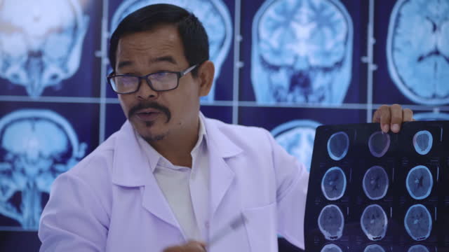 帕金森病的腦部手術(shù)：類型、恢復(fù)和風(fēng)險(xiǎn)