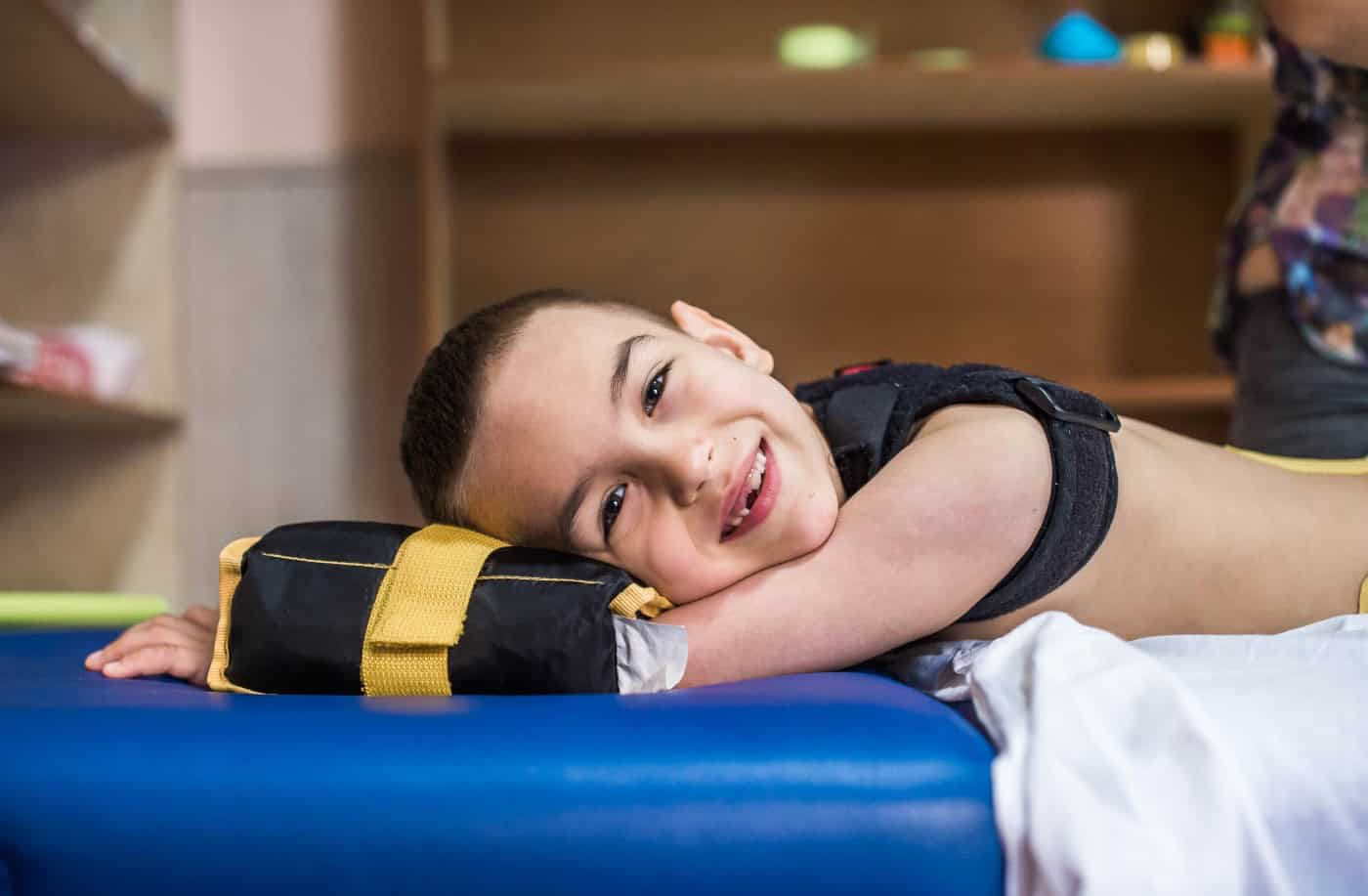 為何兒童更受益？解析年齡對(duì)干細(xì)胞治療腦癱的核心影響